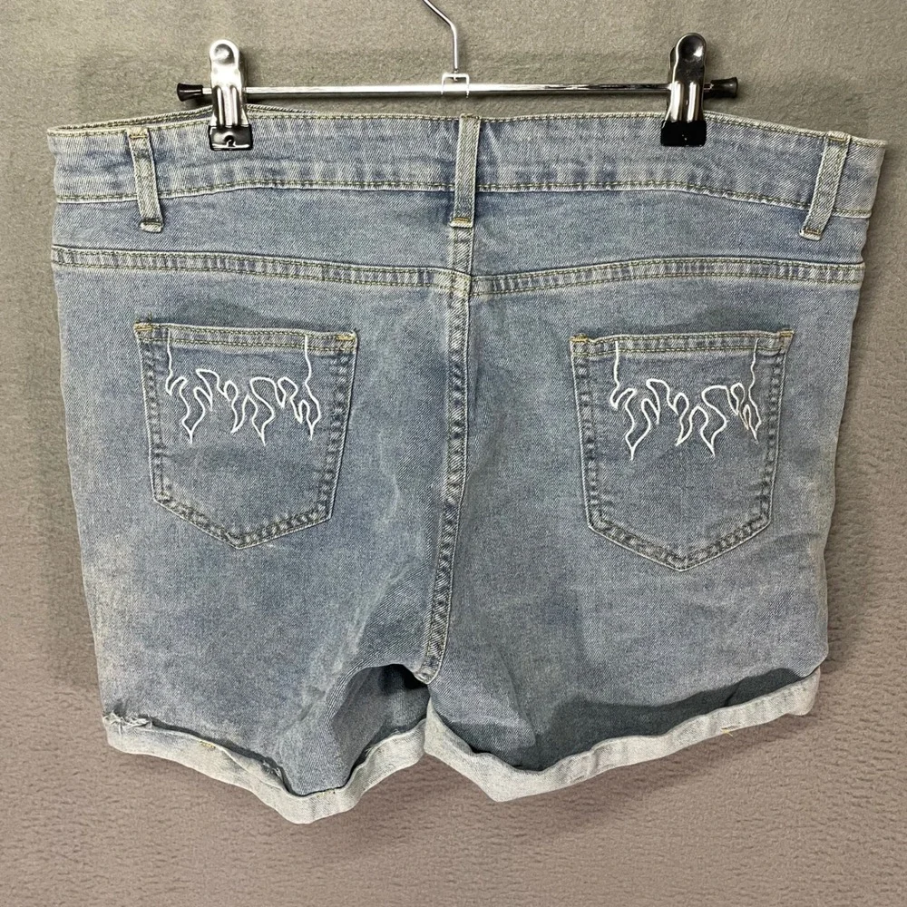 Shiranna Womens 2XL Denim Shorts Blue Flame Embroidered Cuffed